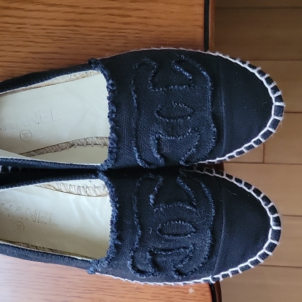 Chanel classic logo shoes size 7 - Picture 10 of 14